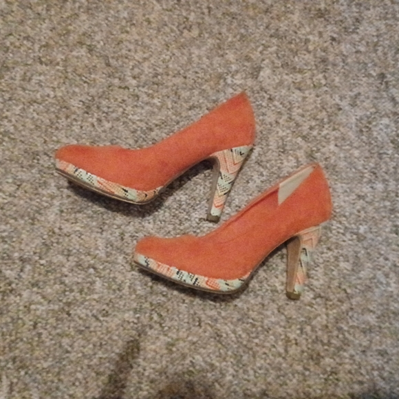 Shoes - Picture 3 of 4